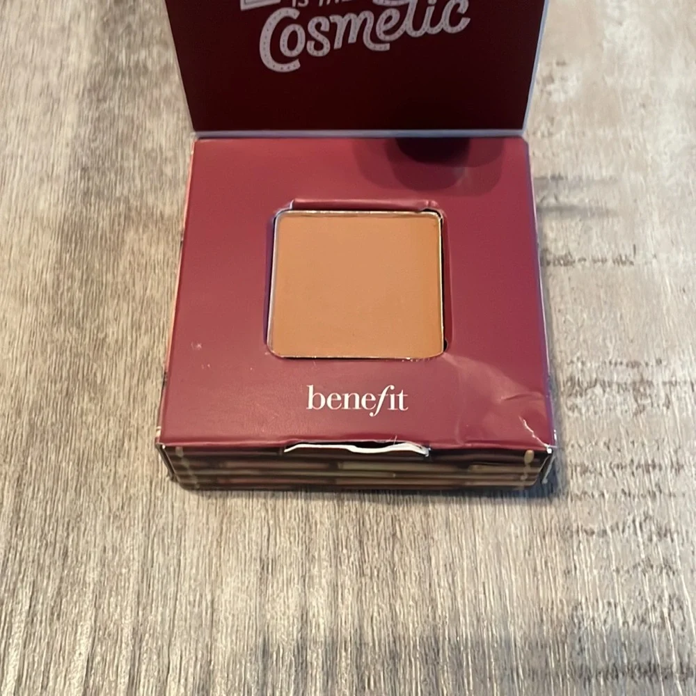 Benefit HOOLA